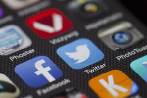 Threads vs. Twitter: Which App Is Better for Your Privacy?